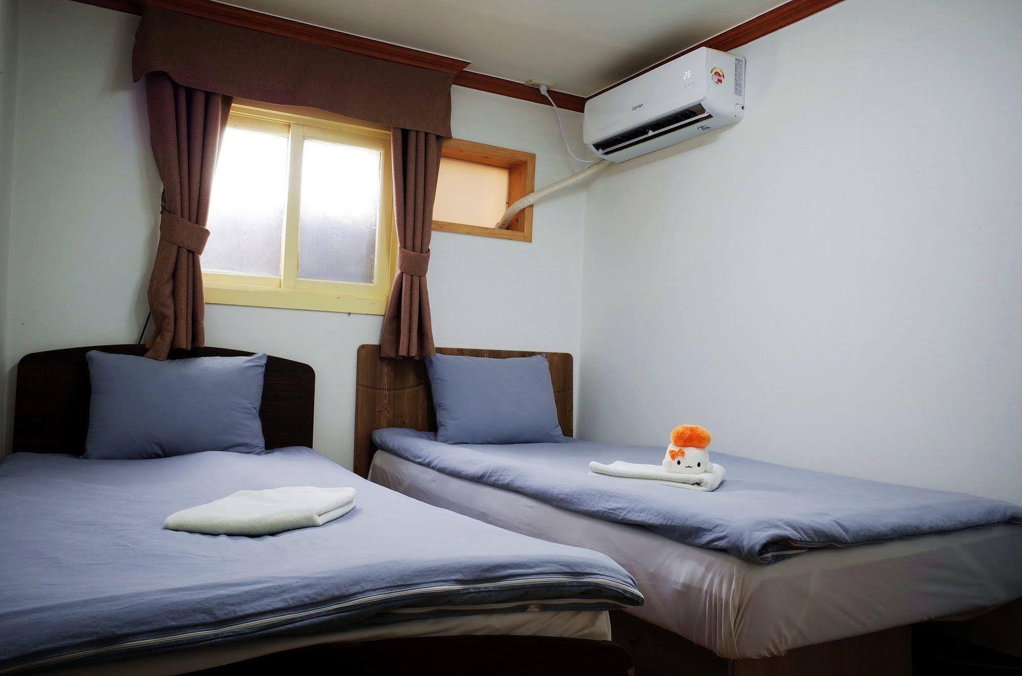 Yakorea Hostel Itaewon Сеул Экстерьер фото